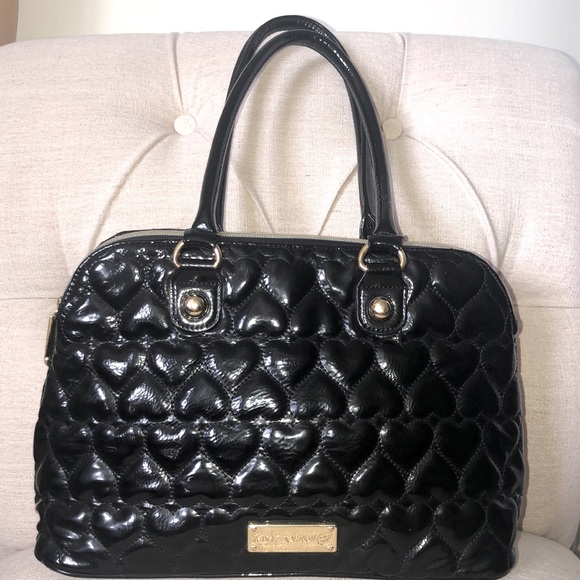 Beautiful Betsey Johnson heart quilted purse - Picture 1 of 14